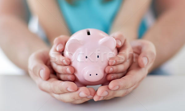 Сток-фото: семьи · рук · Piggy · Bank · детей · деньги