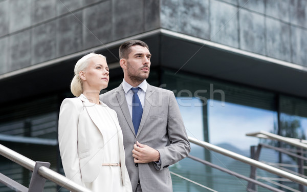Ernst Geschäftsleute stehen Bürogebäude Business Partnerschaft Stock foto © dolgachov