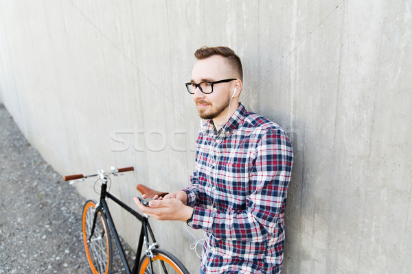 Człowiek smartphone rowerów ludzi Zdjęcia stock © dolgachov