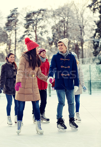Feliz amigos patinaje sobre hielo aire libre personas Foto stock © dolgachov
