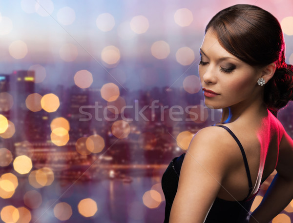 Nő gyémánt fülbevaló éjszaka város emberek Stock fotó © dolgachov