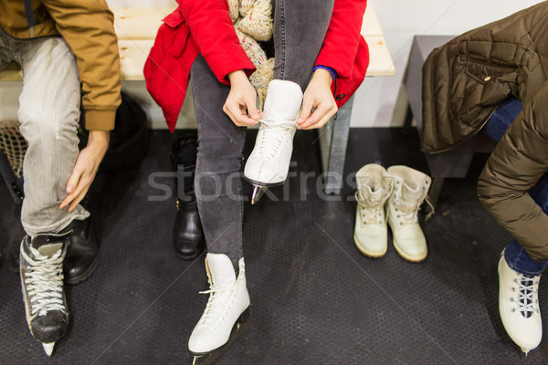 Frau tragen Schlittschuhe Skating Stock foto © dolgachov