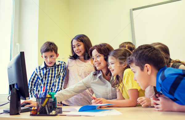 Grupo crianças professor computador escolas educação Foto stock © dolgachov