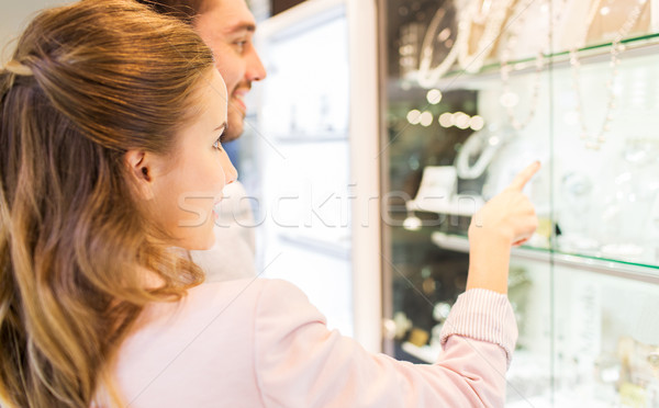 Imagine de stoc: Cuplu · uita · cumpărături · fereastră · bijuterii · stoca