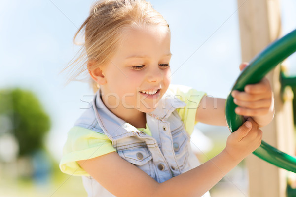 Gelukkig meisje klimmen kinderen speeltuin zomer Stockfoto © dolgachov