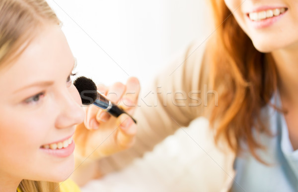 Boldog nők sminkecset jelentkezik bőrpír szépség Stock fotó © dolgachov