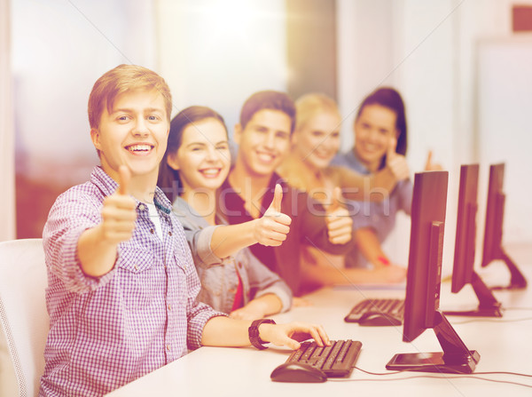 Diákok számítógépmonitor mutat remek oktatás internet Stock fotó © dolgachov