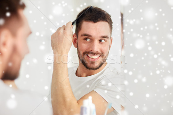 Heureux homme cheveux peigne salle de bain beauté [[stock_photo]] © dolgachov