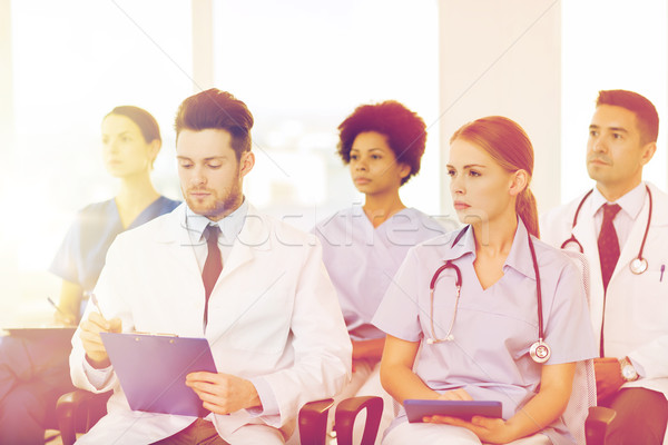 Grup fericit medici seminar spital profesie Imagine de stoc © dolgachov