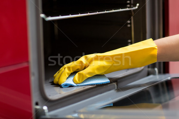 Mão trapo limpeza forno casa cozinha Foto stock © dolgachov