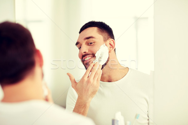 Zdjęcia stock: Szczęśliwy · człowiek · piana · łazienka · lustra