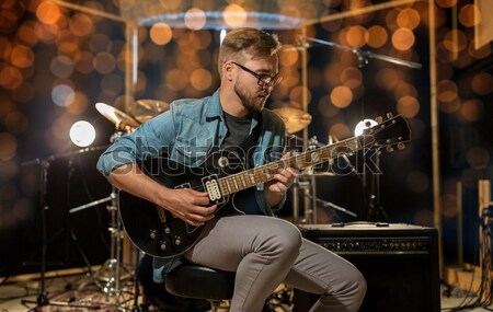 Gelukkig elektrische gitaar zingen muziek leeftijd Stockfoto © dolgachov