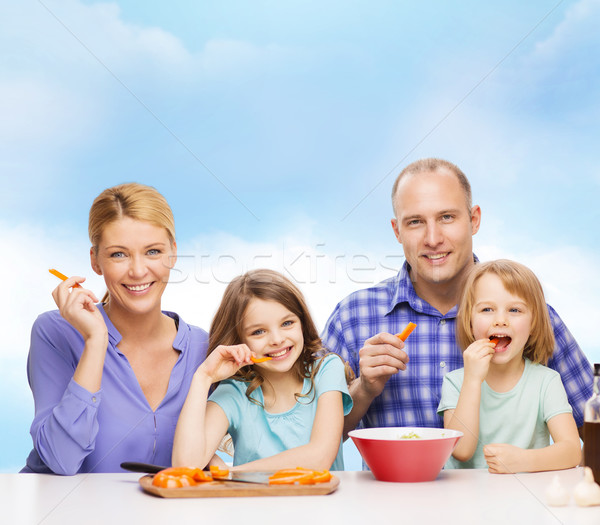 Stok fotoğraf: Mutlu · aile · iki · çocuklar · yeme · ev · gıda