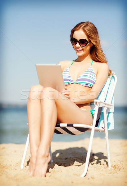 Ragazza guardando spiaggia estate vacanze Foto d'archivio © dolgachov