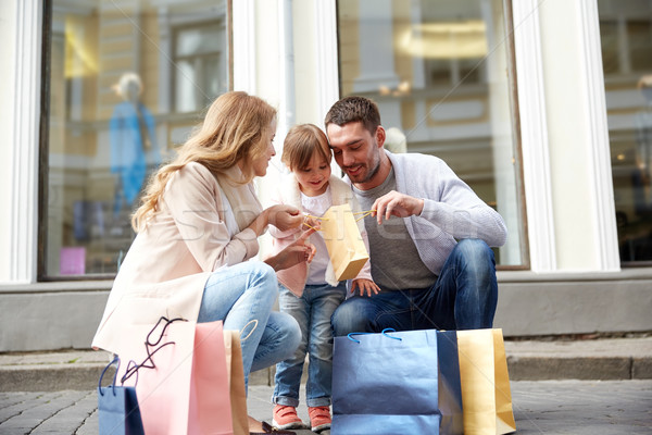 Gelukkig gezin kind stad familie verkoop Stockfoto © dolgachov