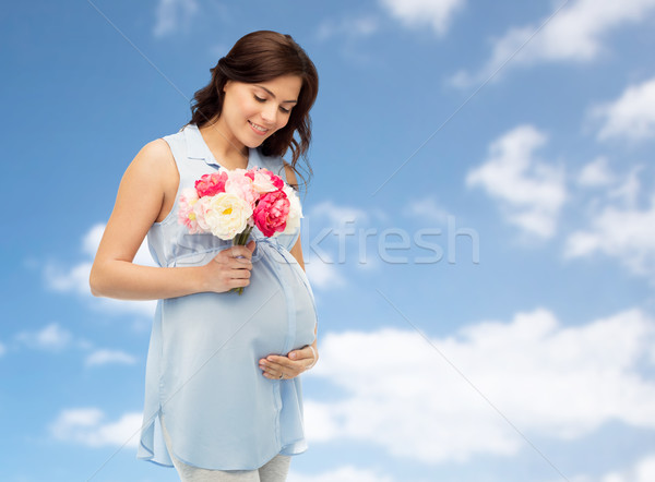 Foto stock: Feliz · mulher · grávida · flores · tocante · barriga · gravidez