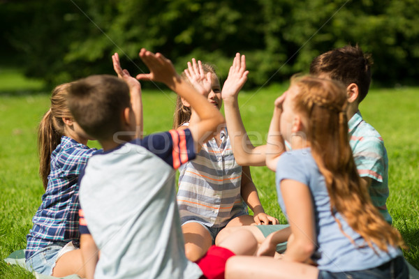 группа счастливым дети high five улице Сток-фото © dolgachov