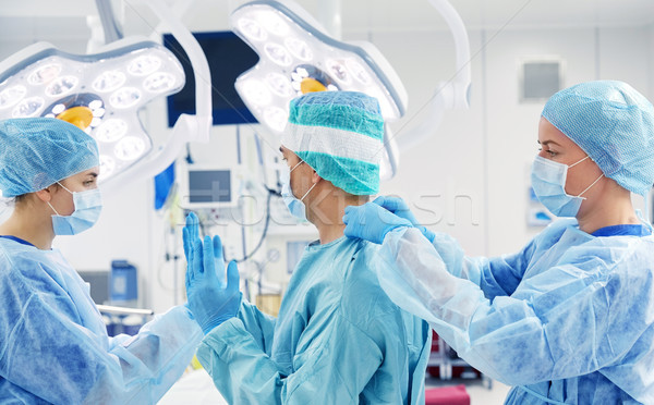 Chirurgii camera de operare spital chirurgie medicină oameni Imagine de stoc © dolgachov
