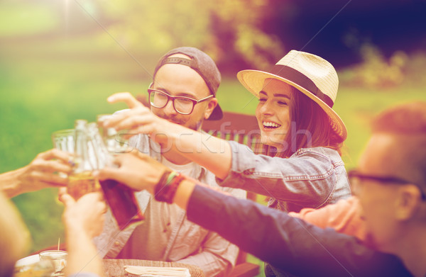 Fericit prietenii ochelari vară grădină timp liber Imagine de stoc © dolgachov