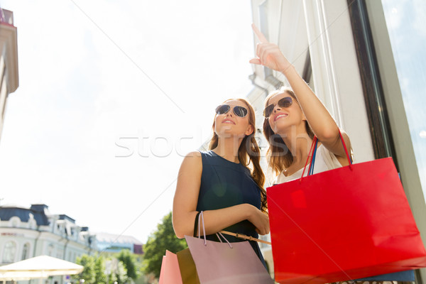 Felice donne città vendita consumismo Foto d'archivio © dolgachov
