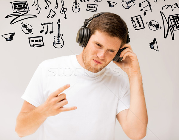 男子 頭戴耳機 聽 搖滾音樂 音樂 技術 商業照片 © dolgachov
