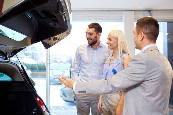 Foto stock: Feliz · Pareja · auto · mostrar · salón