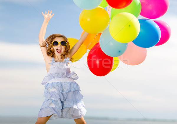 Stockfoto: Gelukkig · springen · meisje · kleurrijk · ballonnen · zomer