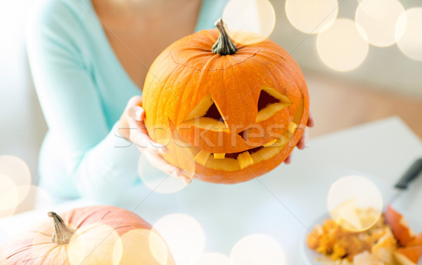 Vrouw pompoenen home vakantie halloween Stockfoto © dolgachov