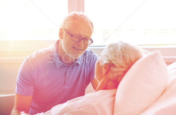 [[stock_photo]]: Couple · de · personnes · âgées · réunion · hôpital · médecine · âge · soutien
