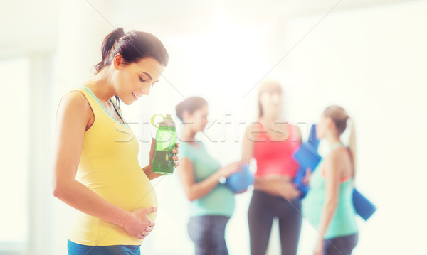 Foto d'archivio: Felice · donna · incinta · bottiglia · d'acqua · palestra · gravidanza · sport