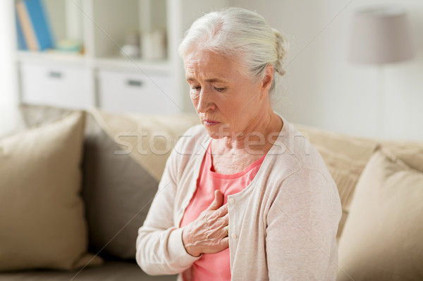 Idős nő szenvedés szívfájdalom otthon aggkor Stock fotó © dolgachov
