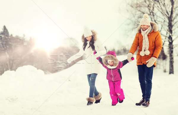 Szczęśliwą rodzinę zimą ubrania spaceru odkryty rodzicielstwo Zdjęcia stock © dolgachov