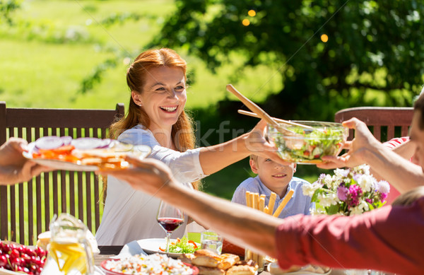 Foto stock: Família · feliz · jantar · verão · festa · no · jardim · lazer · férias