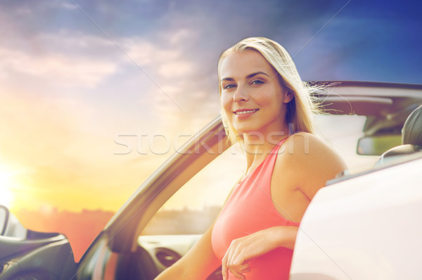Stok fotoğraf: Mutlu · kadın · araba · akşam · gökyüzü · seyahat