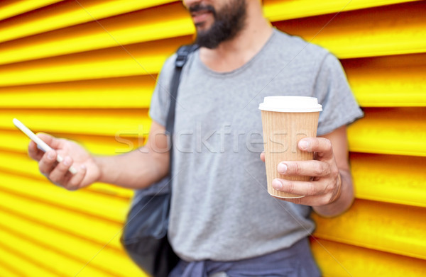 Homme tasse de café smartphone mur boissons technologie [[stock_photo]] © dolgachov