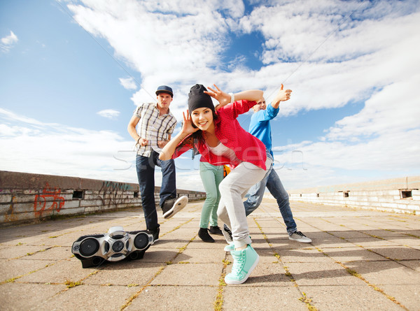 Grupo adolescentes baile deporte urbanas cultura Foto stock © dolgachov