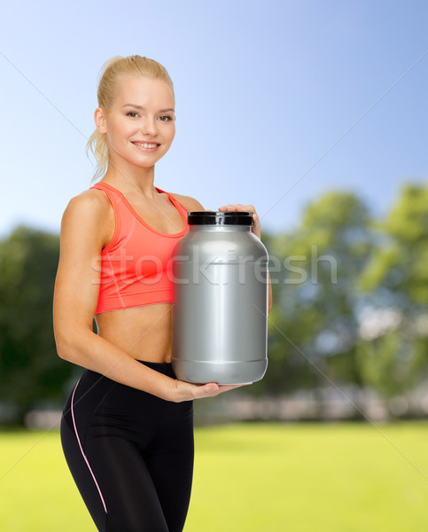 [[stock_photo]]: Souriant · femme · jar · protéines · fitness