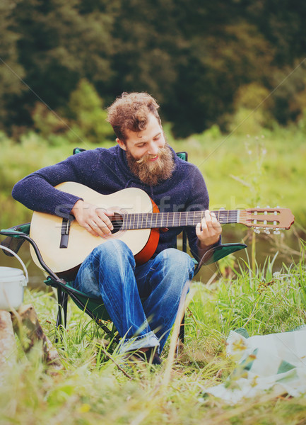 Souriant homme guitare camping aventure Voyage [[stock_photo]] © dolgachov