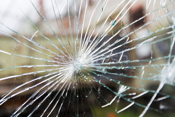 Vidrios rotos grietas daño violencia vandalismo peligro Foto stock © dolgachov