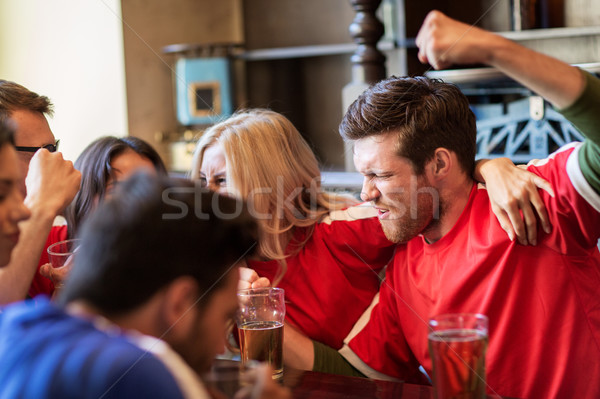 Foto stock: Fútbol · aficionados · amigos · cerveza · deporte · bar