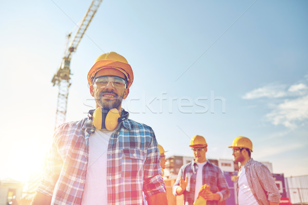 Grupo sorridente construtores ao ar livre negócio edifício Foto stock © dolgachov