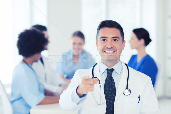 Heureux médecin groupe hôpital clinique profession [[stock_photo]] © dolgachov