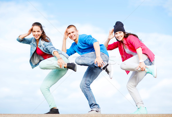 Gruppo adolescenti dancing sport urbana cultura Foto d'archivio © dolgachov