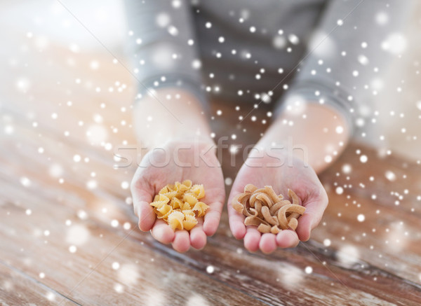 Stock foto: Weiblichen · Hände · unterschiedlich · Pasta · Kochen · Essen