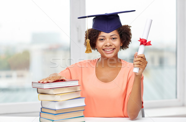 [[stock_photo]]: Heureux · africaine · baccalauréat · fille · livres · diplôme