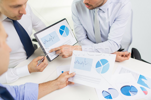 Foto stock: Empresário · mãos · clipboard · pessoas · de · negócios · estatística