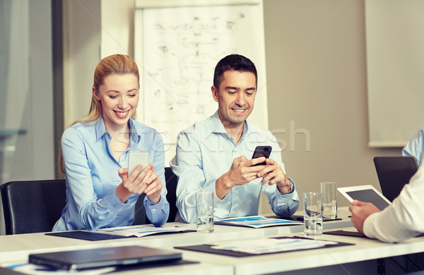 Сток-фото: улыбаясь · деловые · люди · служба · технологий · бизнес-команды