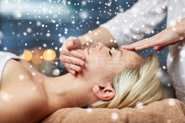 Donna faccia massaggio spa salone Foto d'archivio © dolgachov