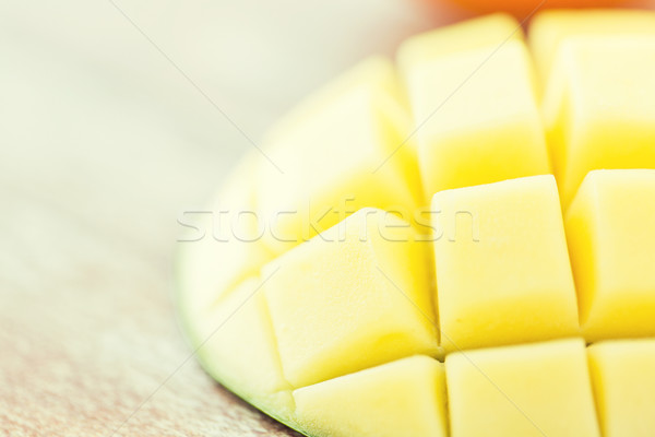 Dojrzały mango plaster tabeli owoce Zdjęcia stock © dolgachov