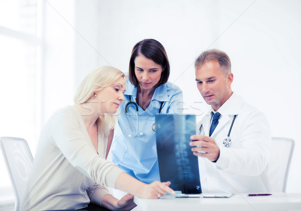 Medici pacient uita Xray asistenţă medicală medical Imagine de stoc © dolgachov